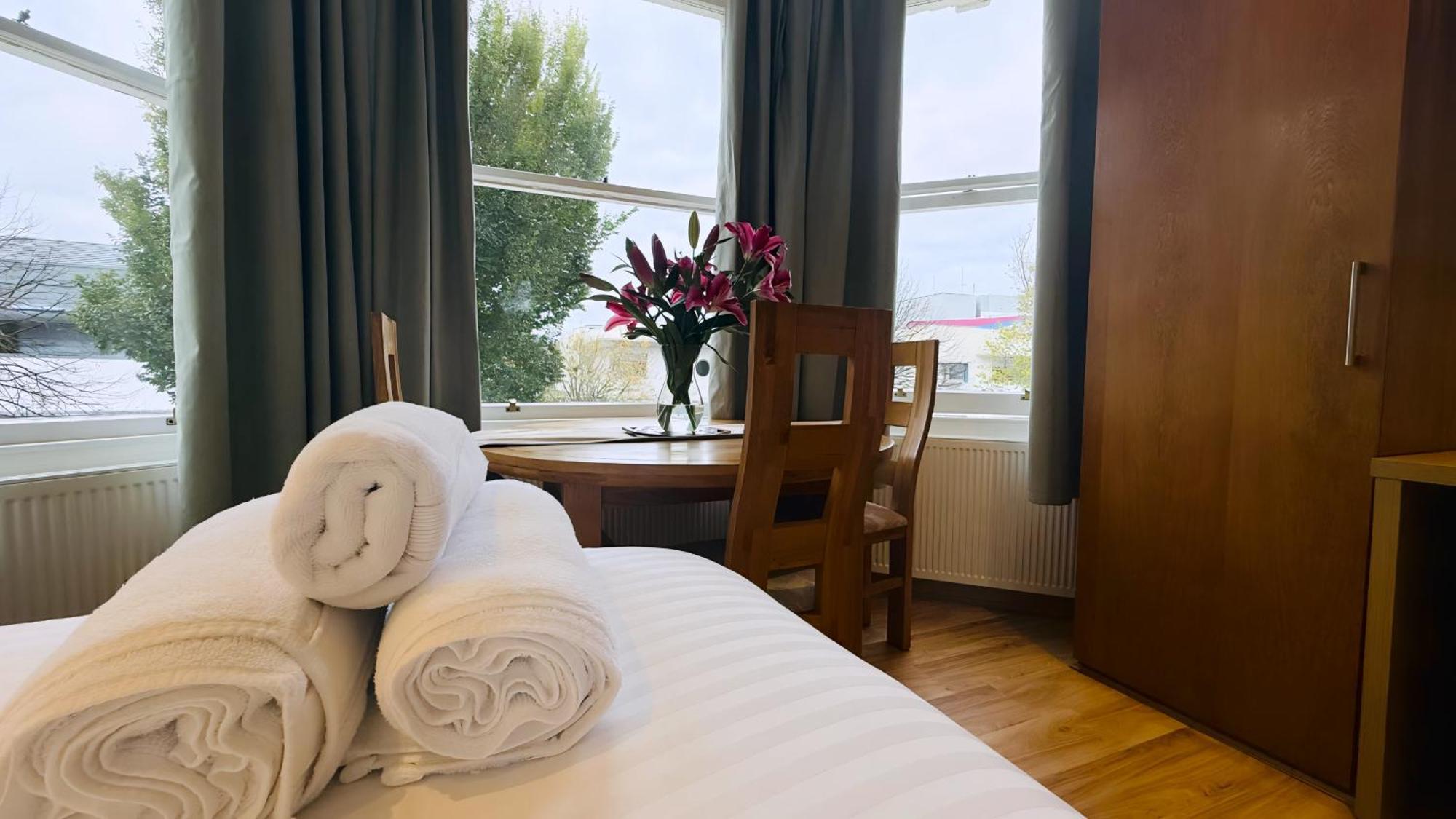 Osborne Aparthotel Истборн Екстериор снимка
