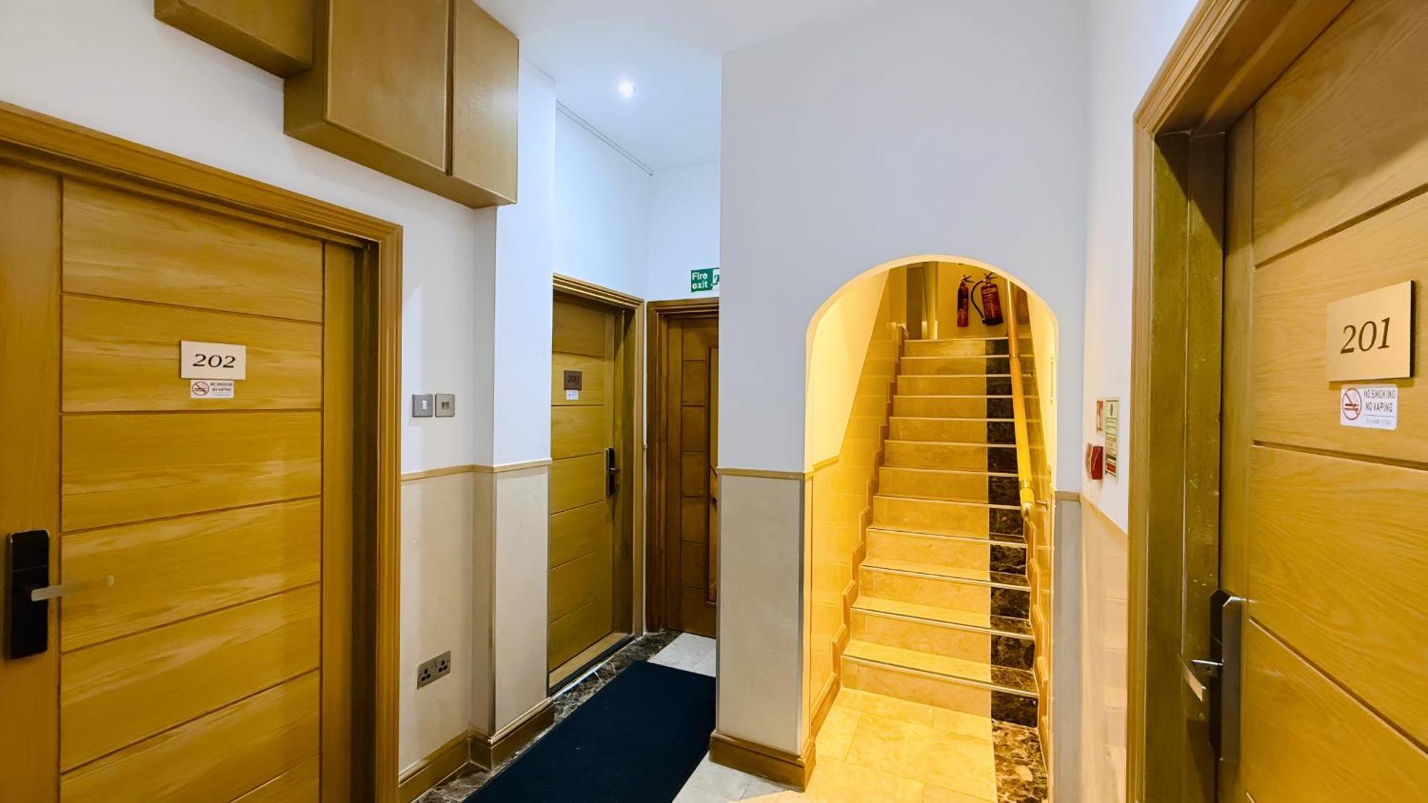 Osborne Aparthotel Истборн Екстериор снимка
