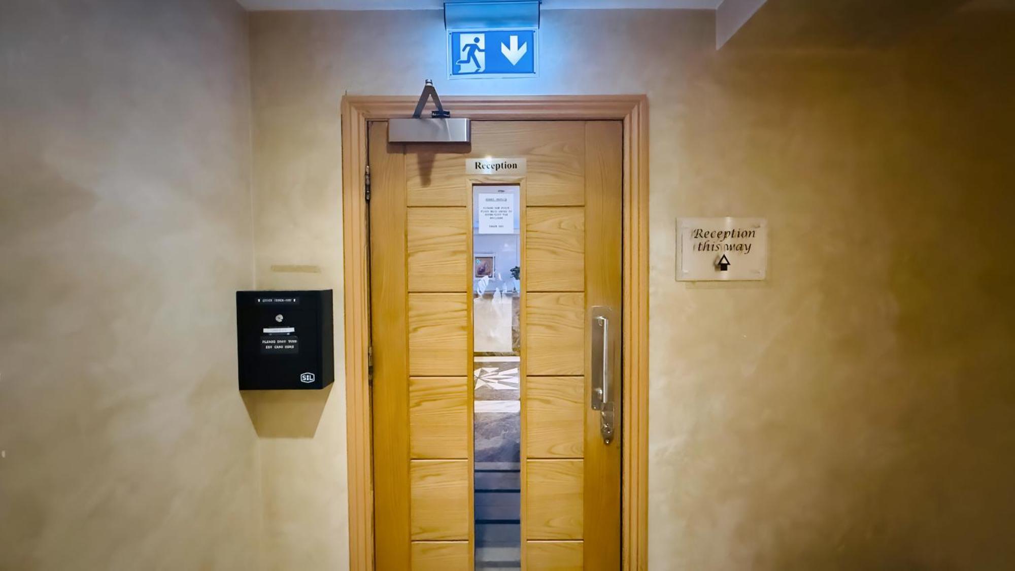 Osborne Aparthotel Истборн Екстериор снимка