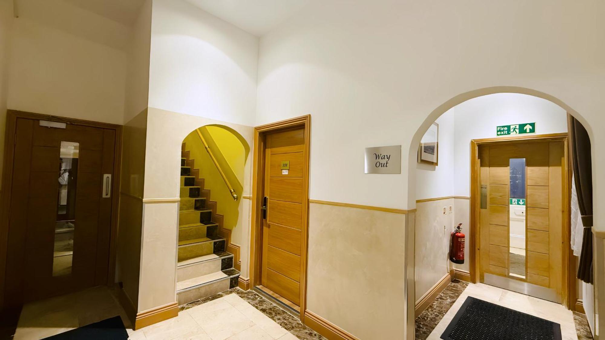 Osborne Aparthotel Истборн Екстериор снимка