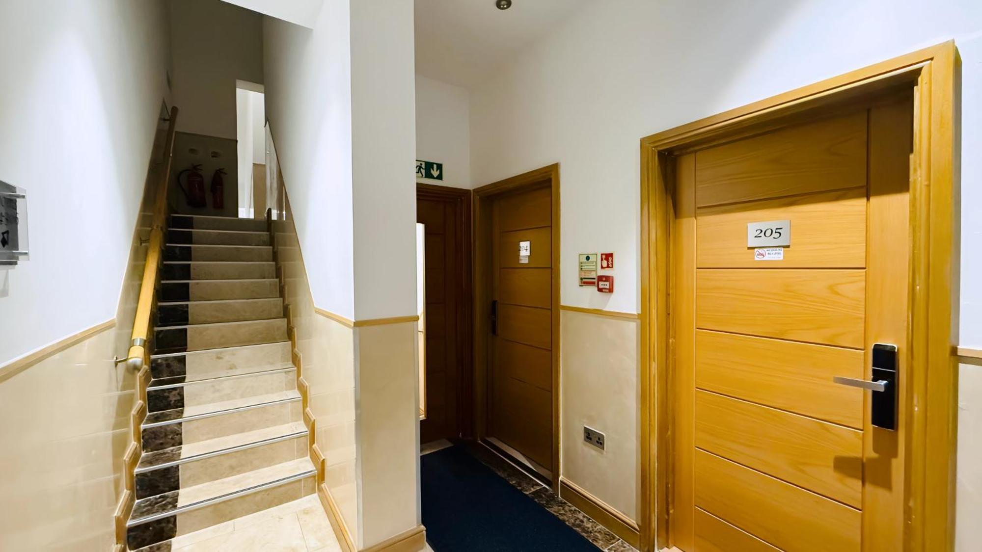 Osborne Aparthotel Истборн Екстериор снимка