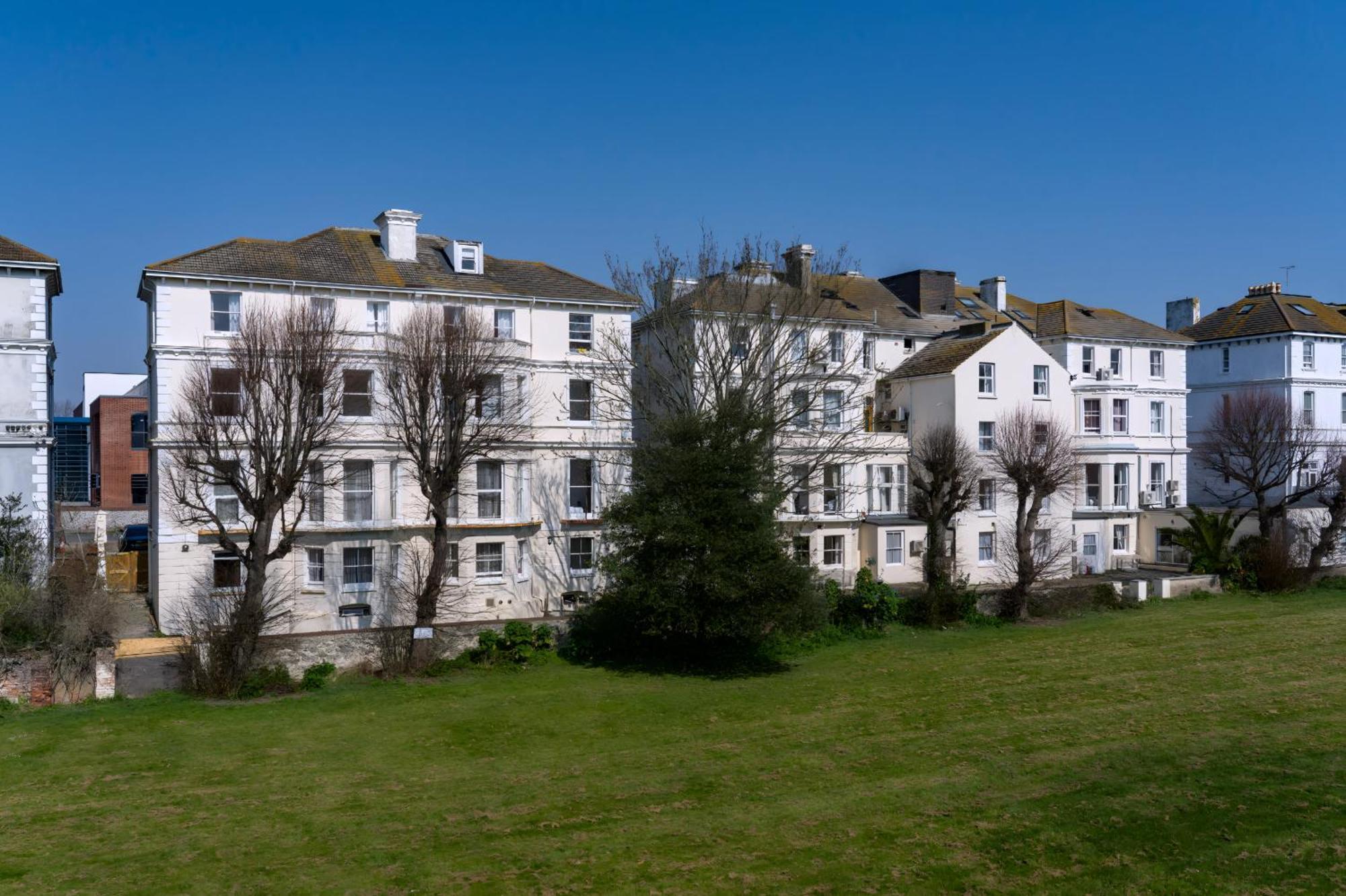 Osborne Aparthotel Истборн Екстериор снимка